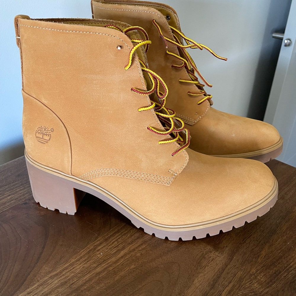 Timberland women’s heeled boot size 10 women